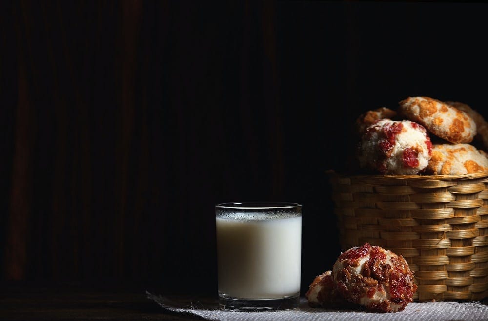 food photograph with shadow